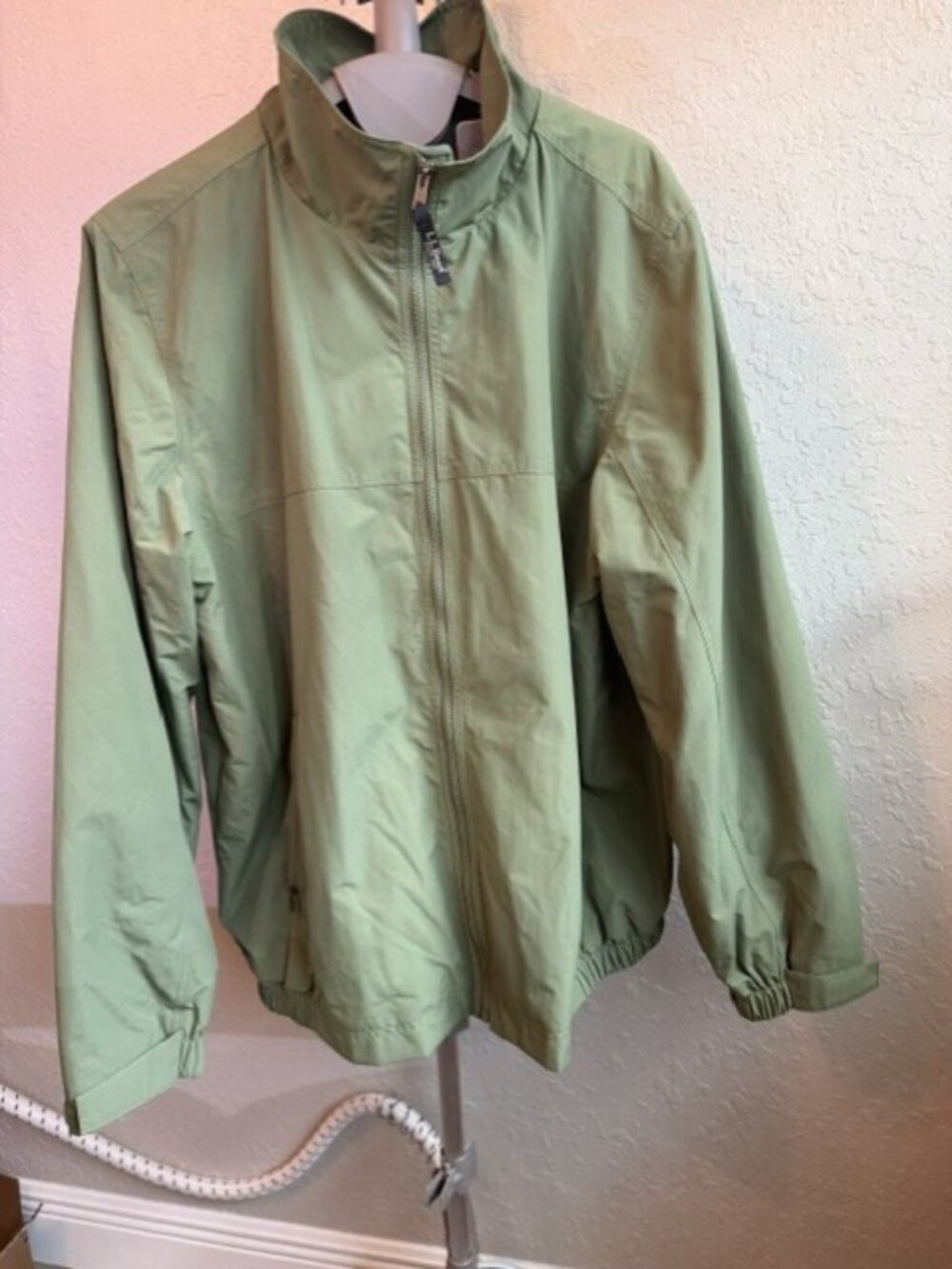 L.L.Bean Men's XL Regular Green Full Zip Nylon Jacket, Polyester Lined Pockets